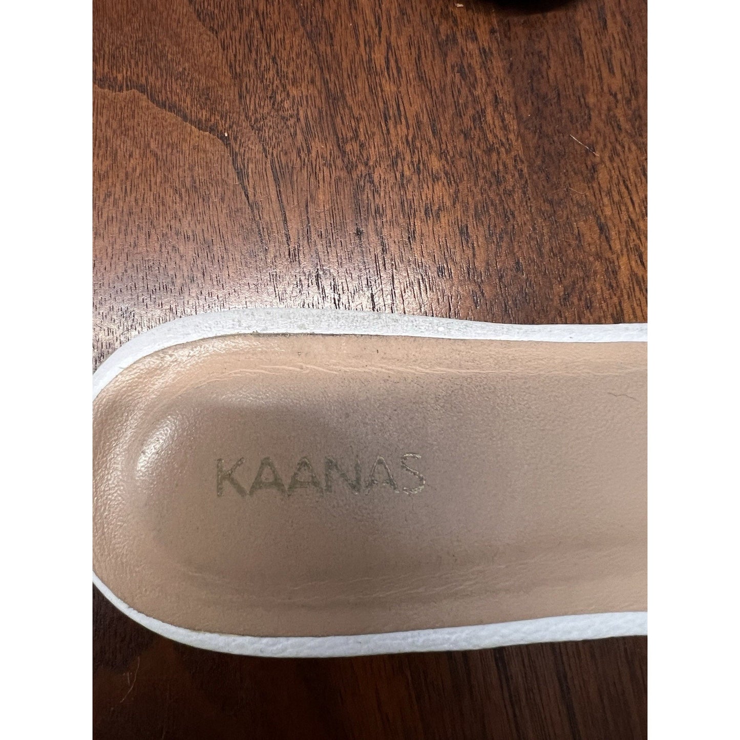 KAANAS Stradivarius Women’s White Leather Slip-on Sandals Women’s Size 7