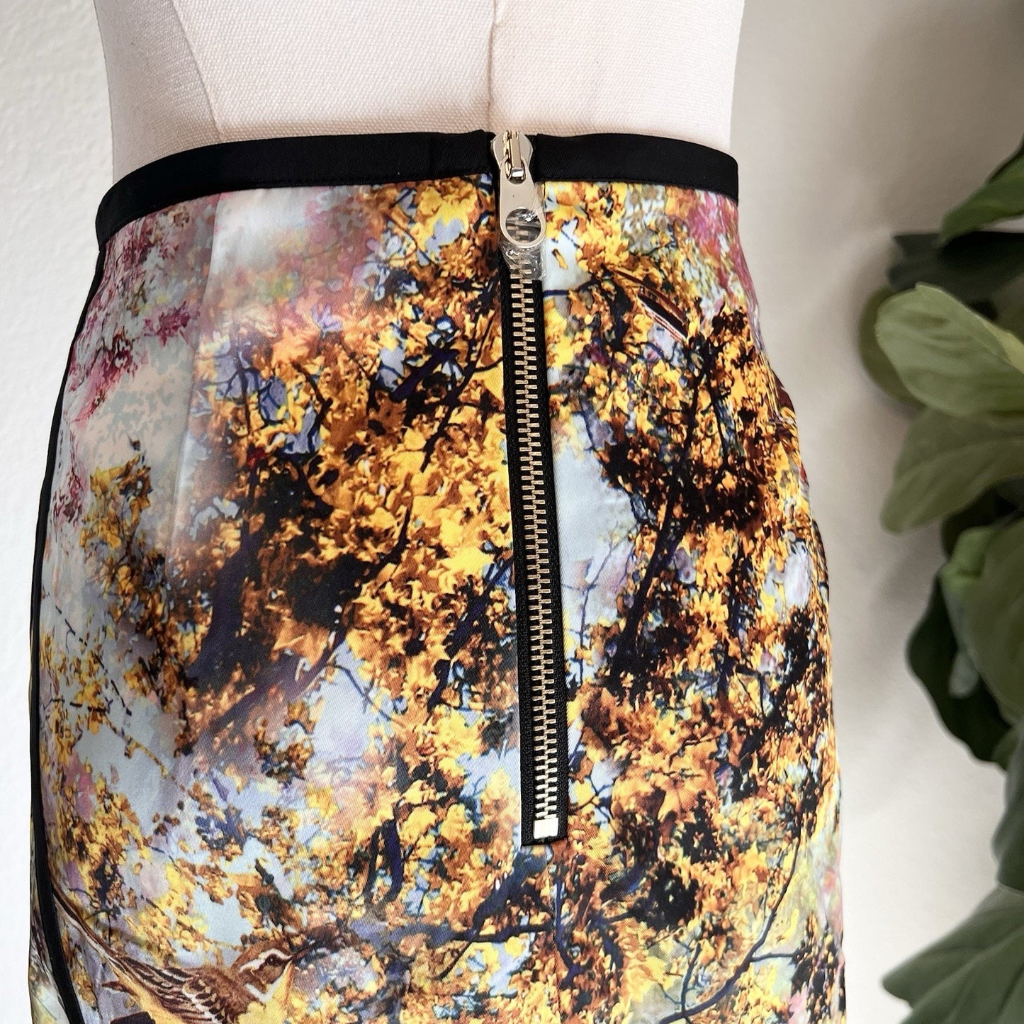 NWOT Ted Baker Pencil Skirt 29” Wearable Art Pretty Trees Bird Designer Asian