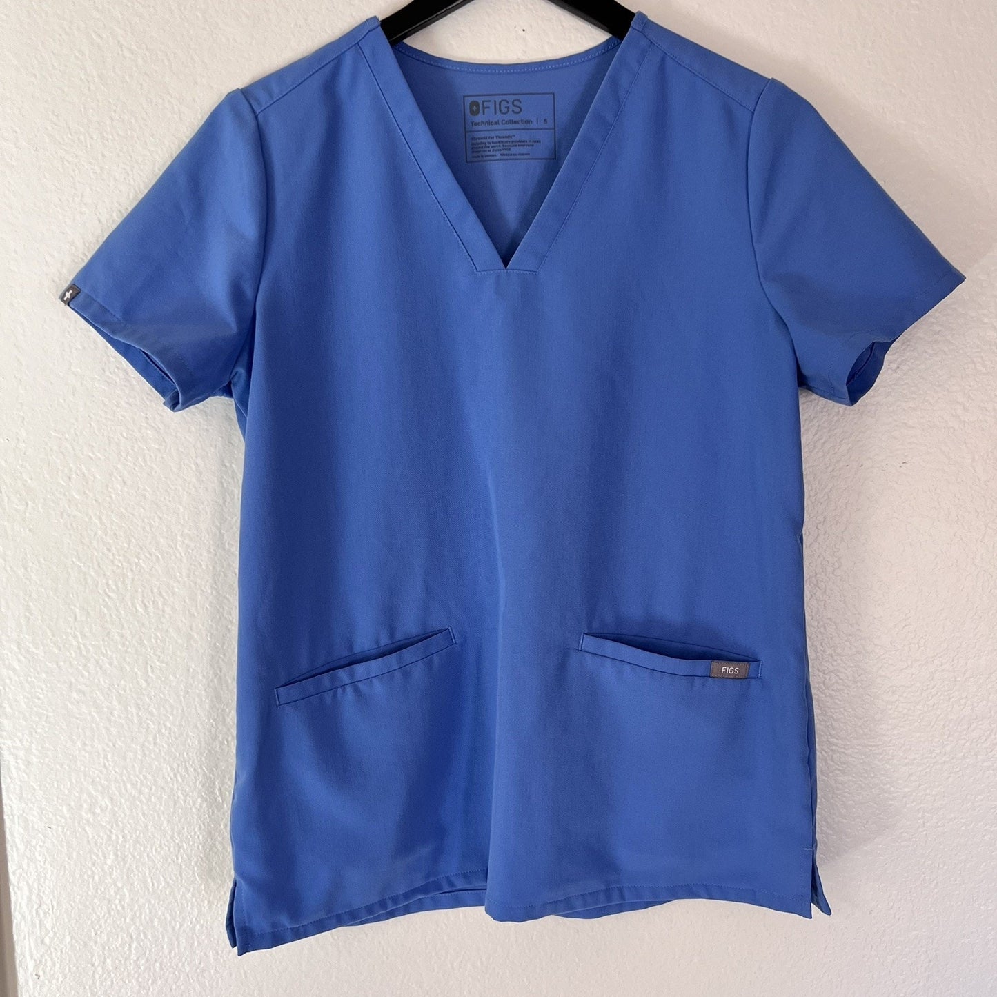 FIGS Women’s Casma 3 Pocket Ceil Blue Small Scrub Top #FW1100 Medical Shirt