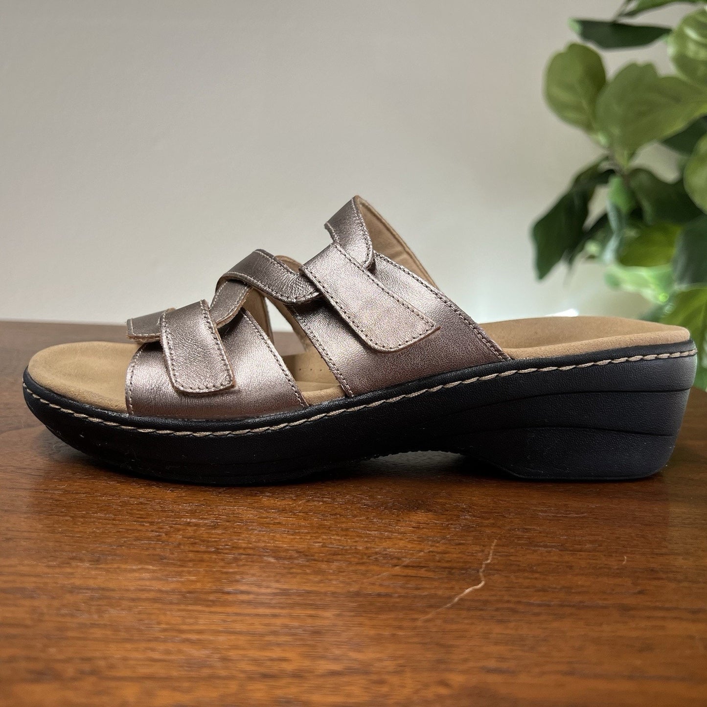 Clarks Merliah Karli Sandal Slides 8.5M Metallic Leather Adjustable Wedge Heel
