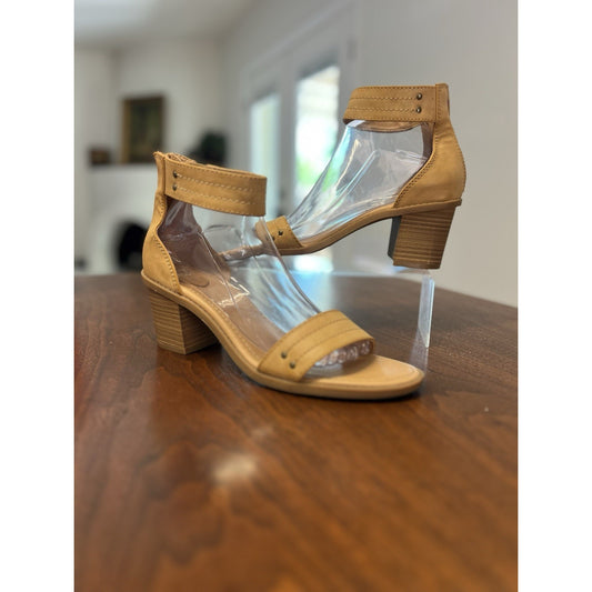 Frye and Co. Zaki Tan Faux Leather Heeled Sandals Zipper Heel Women’s Size 10M