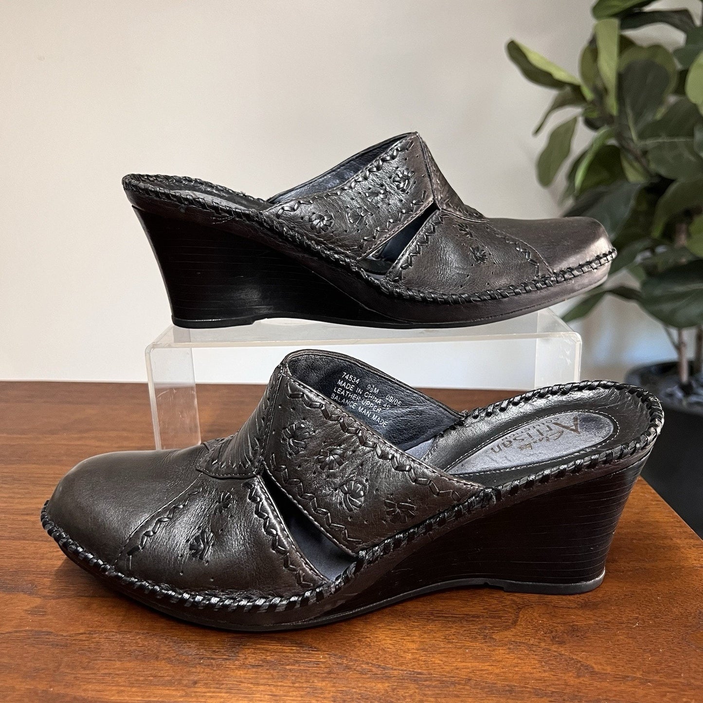 Clarks Artisan 9.5M Shiba Clog Mule Wedge Sandals Gray Leather Close Toe Shoe