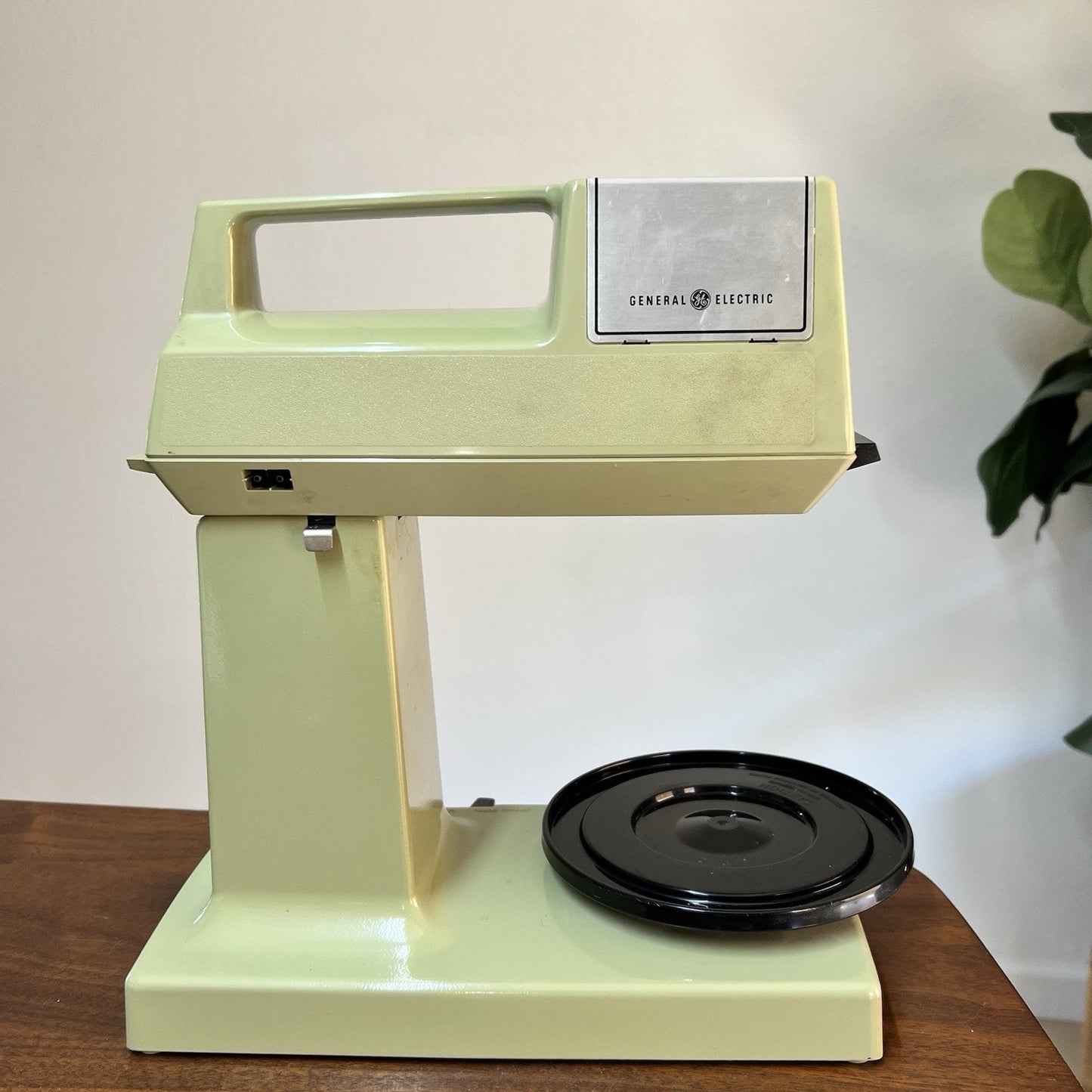 Vintage ‘60s General Electric Power Master Stand Mixer Green 12 Speed Cover