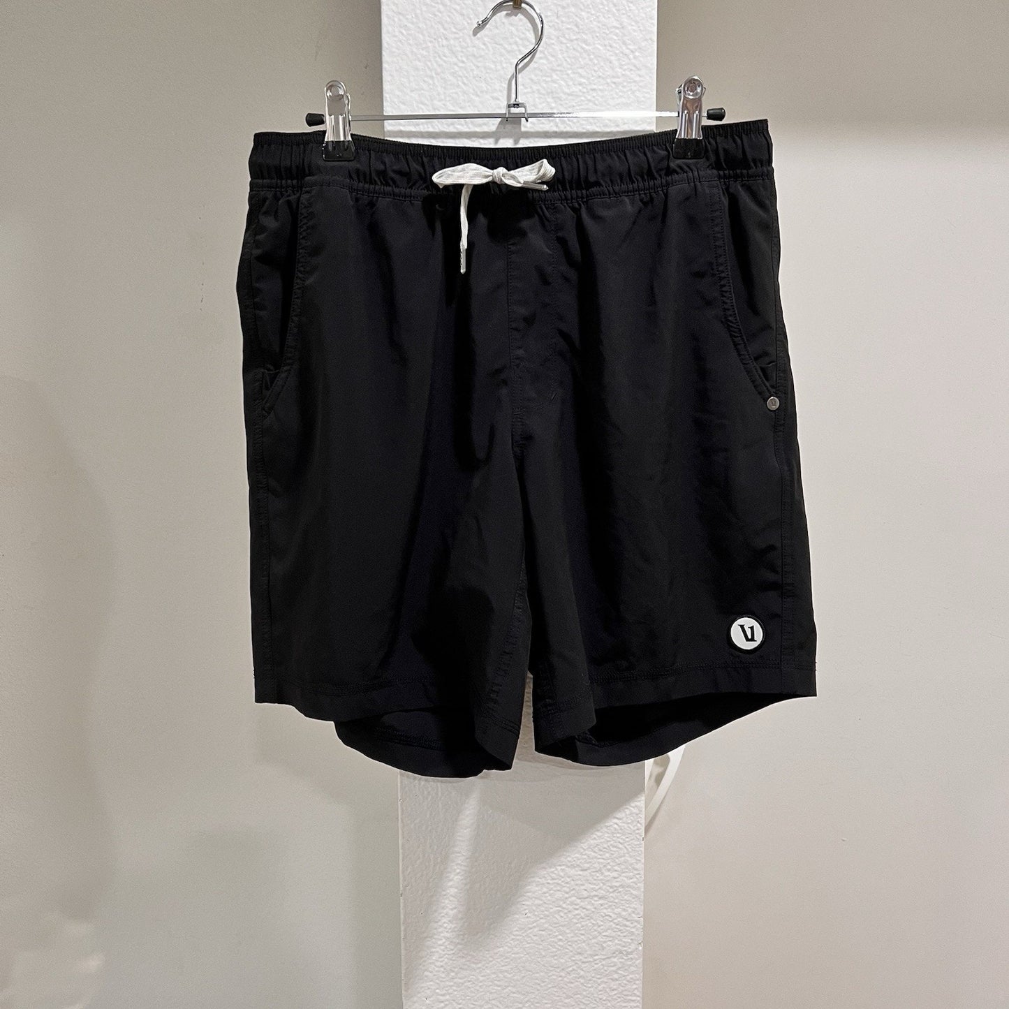 VUORI Kore Short Lined 7" Medium Black Stretch 30” Waist