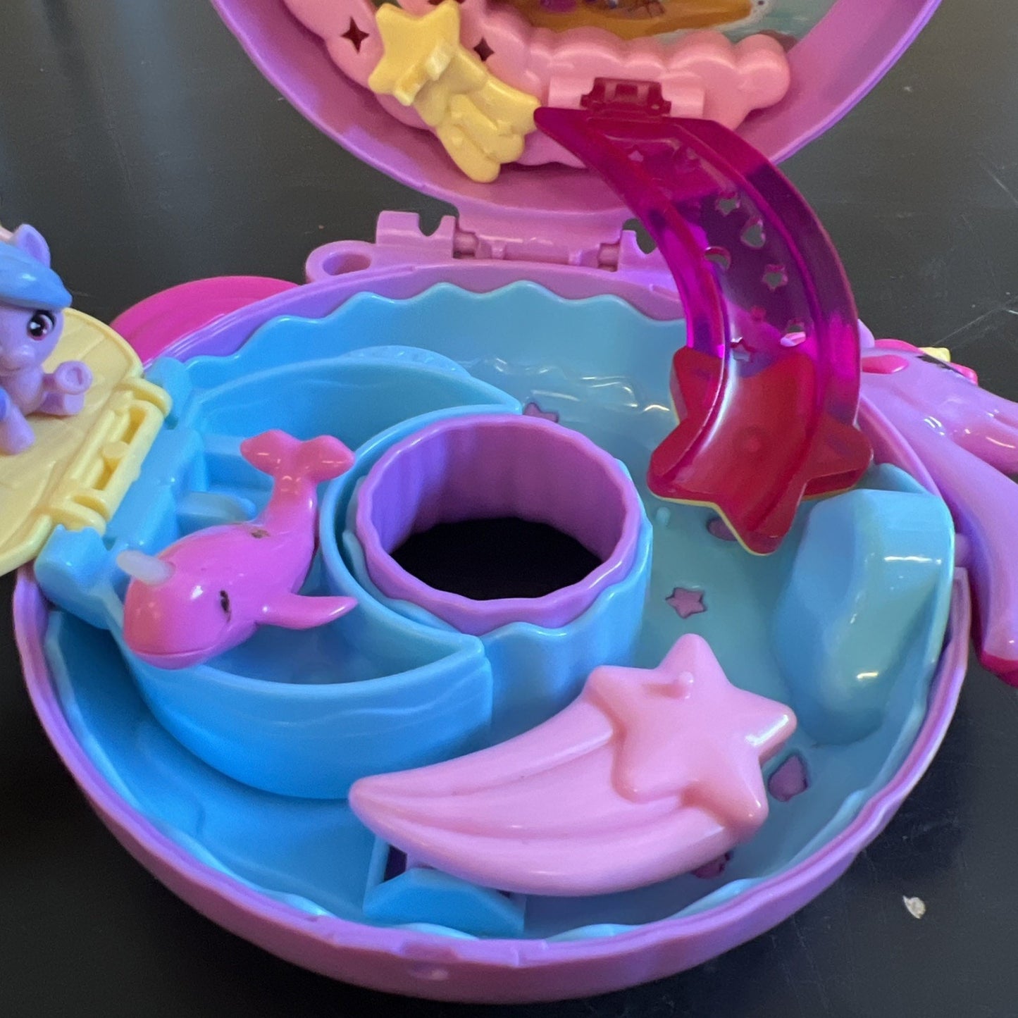 Polly Pocket Sparkle Cove Adventure Unicorn Floatie Compact Play Set w/ Figures