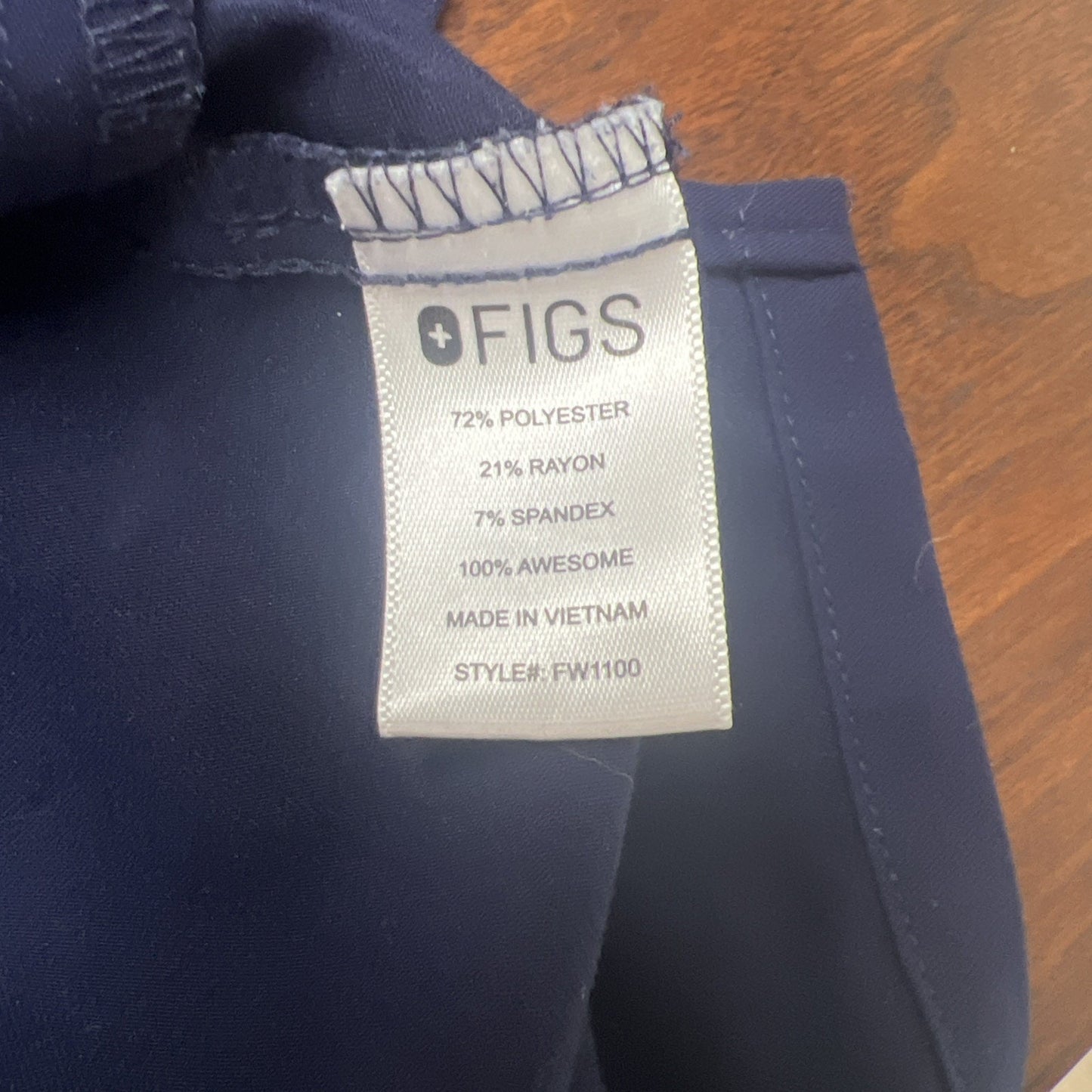 FIGS Casma 2 Pocket Women’s Scrub Top PO# 1616 Size Small Style# FW1100