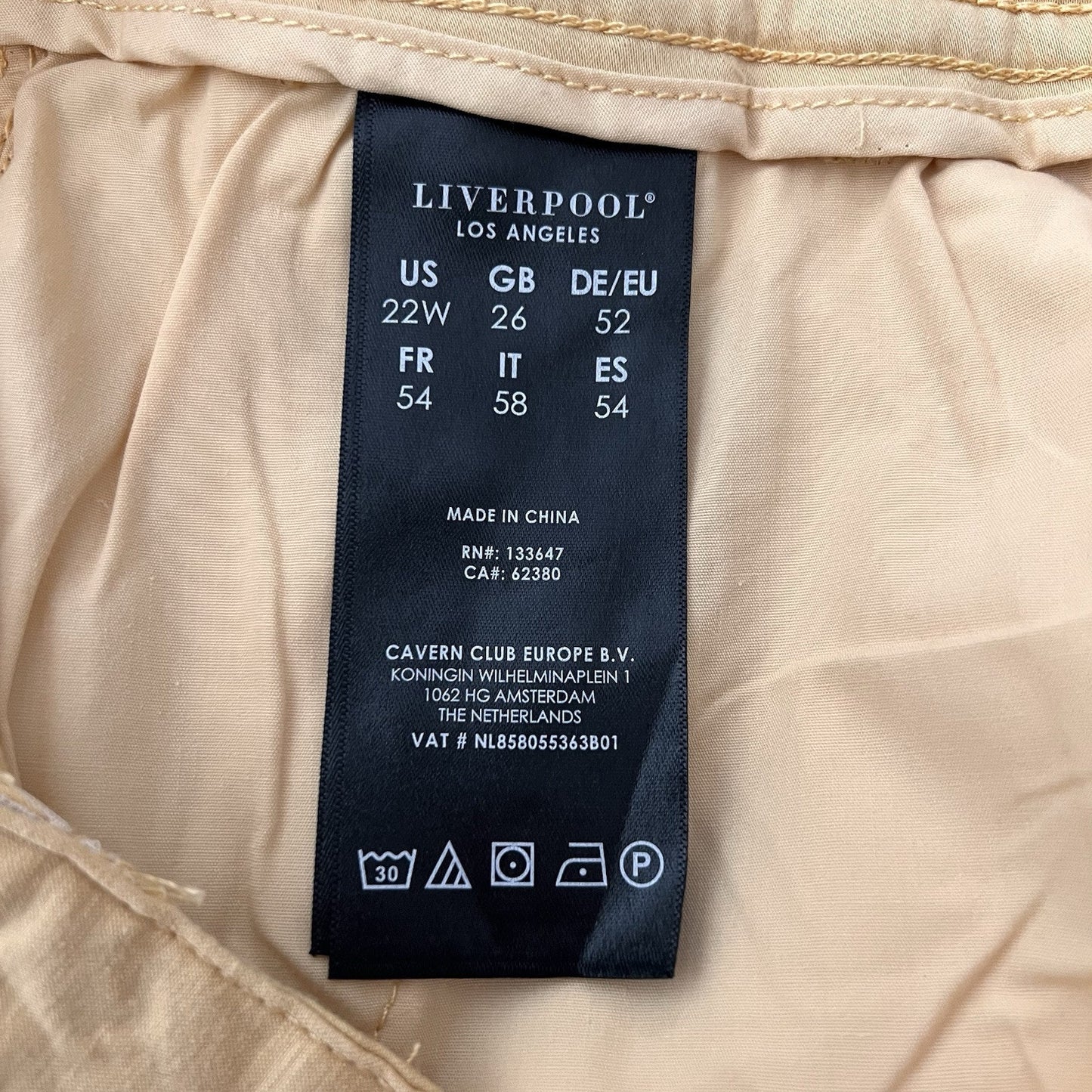 NWT Liverpool (22) Chino Johnny Trouser Short Butter Yellow Cuffed Hem Stretch