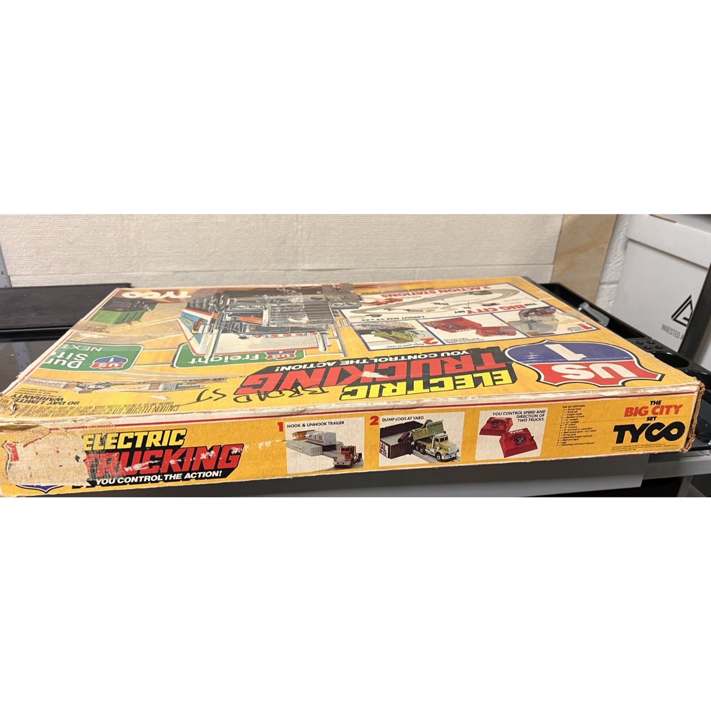 Vintage Tyco Electric Trucking Interstate US1 slot car Set #3210 W/ Slot Trucks