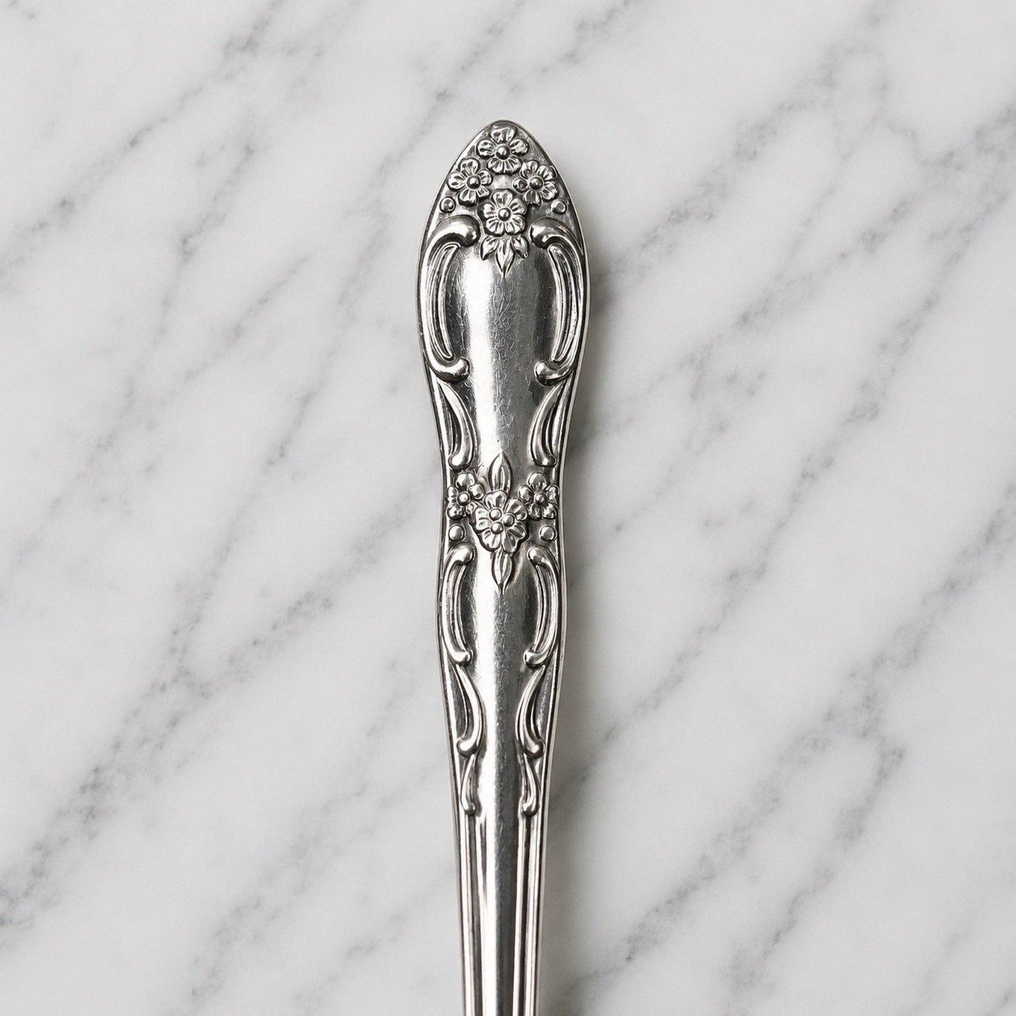 Oneida VENUS 30 Piece 5 Place Settings Fork Knife Spoon Flatware Romantic Ornate
