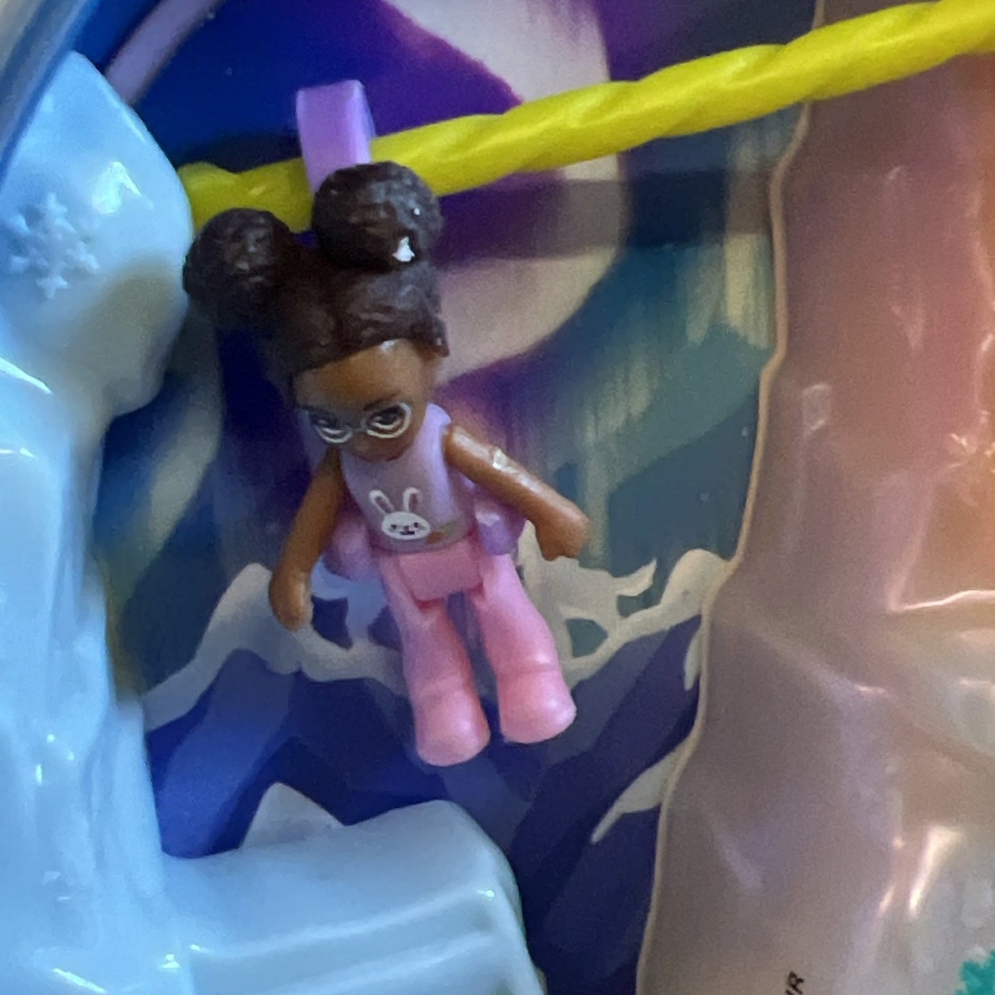 Polly Pocket Freezin' Fun Narwhal Compact W/ 3 Dolls And A Pink Unicorn. 2022