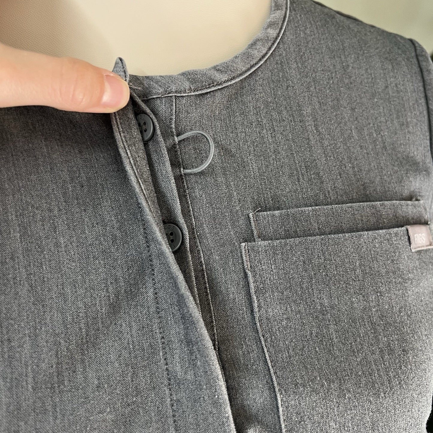 FIGS Men’s 4-Pocket Gray Size S Scrub Top #w20sw1006 PO 1505