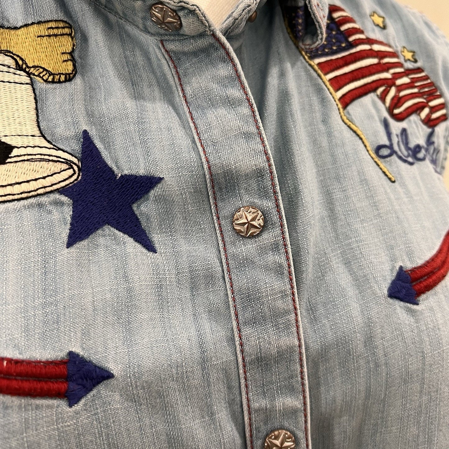 ARIAT (L) Patriotic Embroidered Sleeveless Top America Eagle Liberty Western