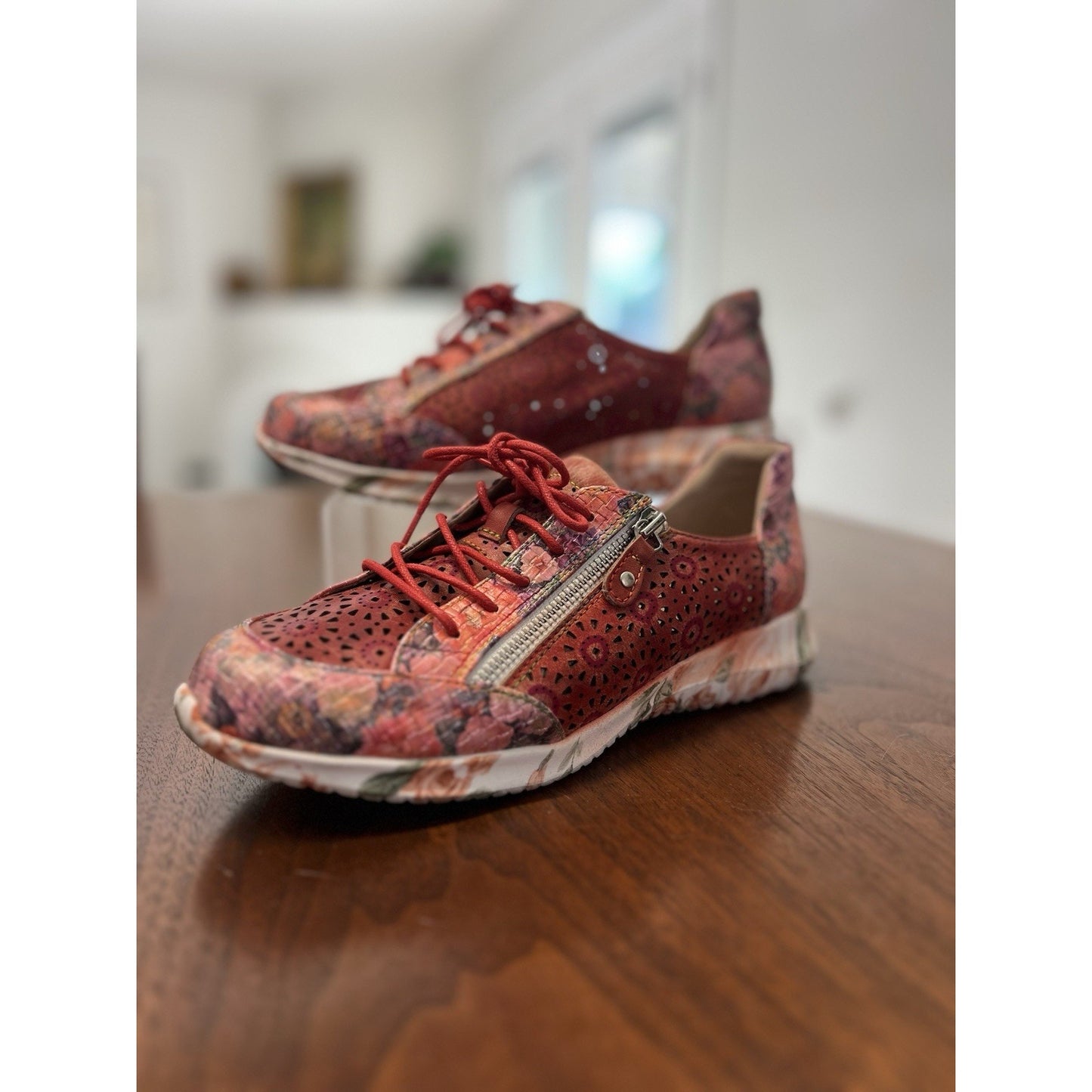 L’Artiste Spring Step Jazzie Lace Up Sneakers Boho Red Floral Women’s 8.5