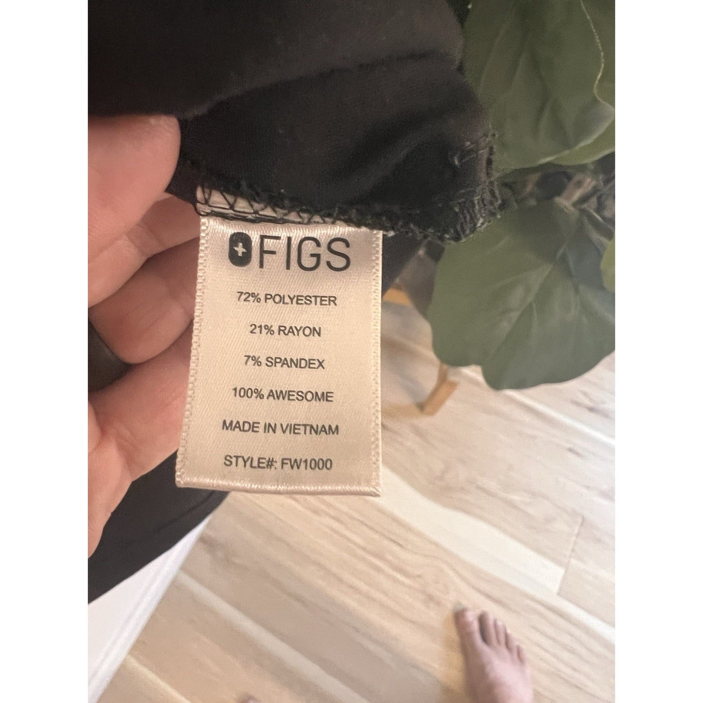 FIGS Catarina 1 Pocket Women’s Scrub Top PO# 1396 Size Medium Style# FW1000