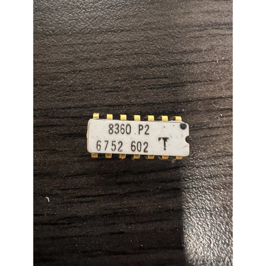 Vtg 1967 White Ceramic Gold Bottom IC Chip 14-Pin CDIP 8360 P2 6752 Mainframe