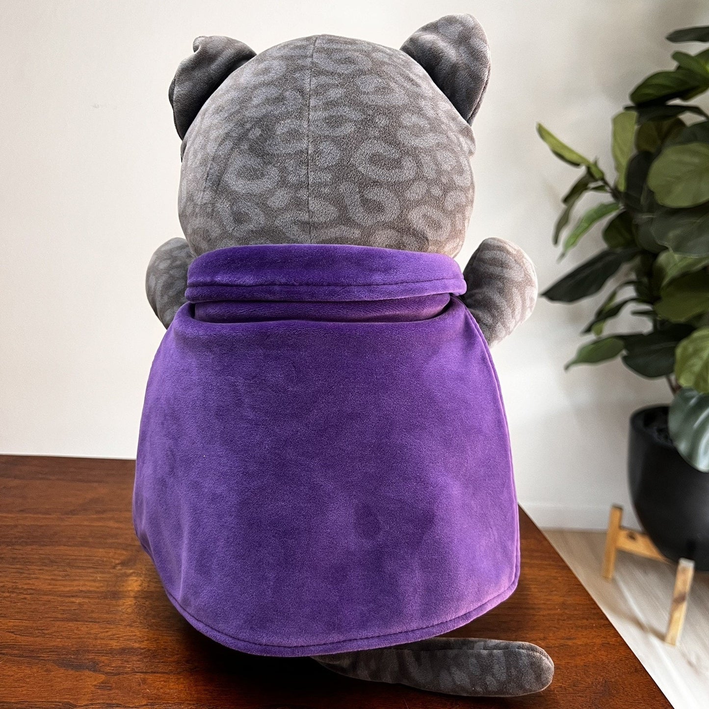Xiomara Vampire Halloween 2023 Squishmallow Limited Edition Hug Mees Panther