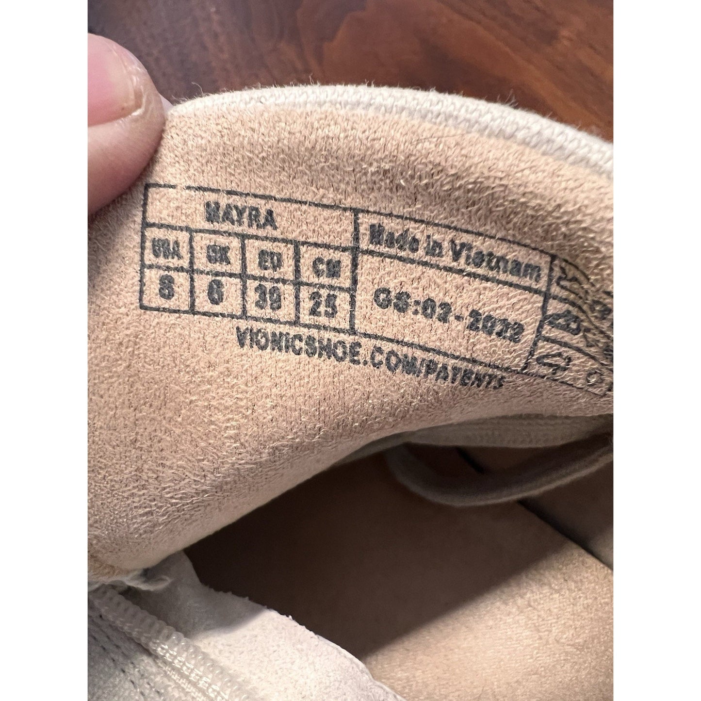 Vionic Essence Mayra Suede & Canvas Crème Tan Side Zipper Sneakers Women’s Sz. 8