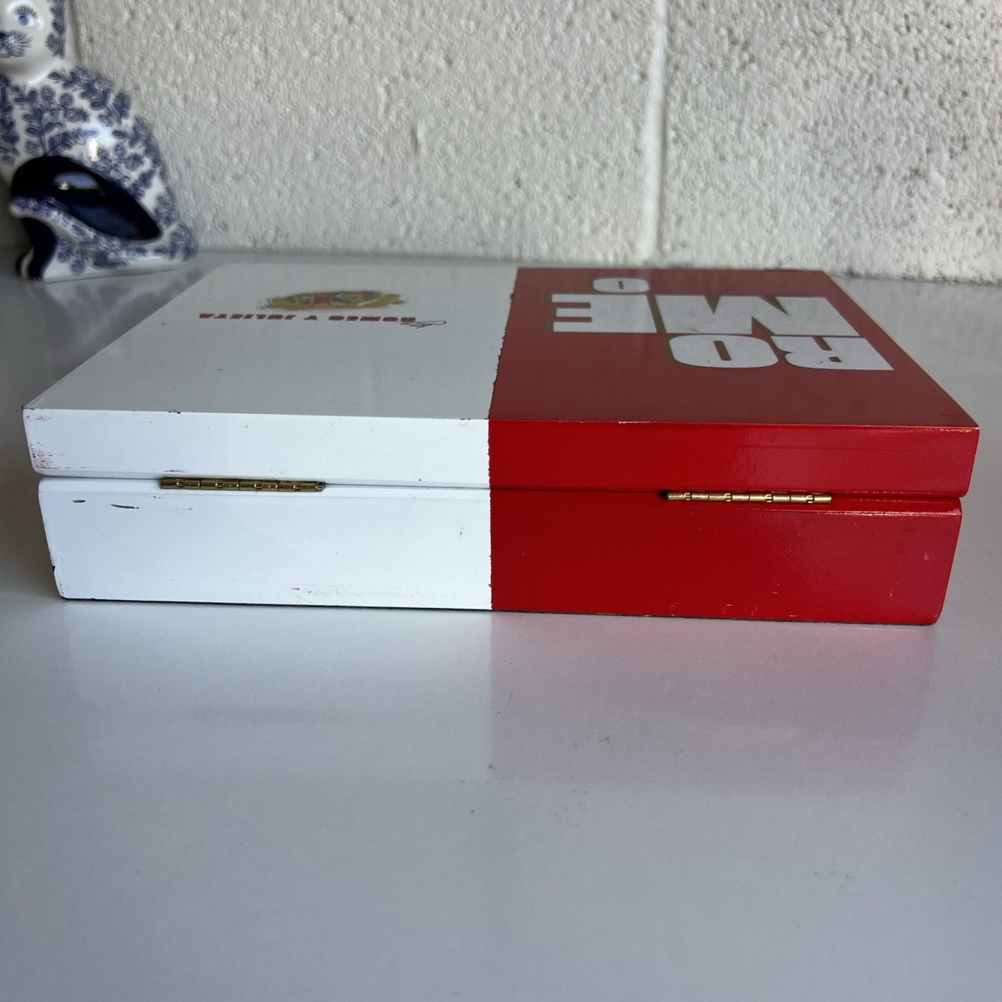 Romeo Y Julieta Piramides Wooden Cigar Box (10”x8”x2”)