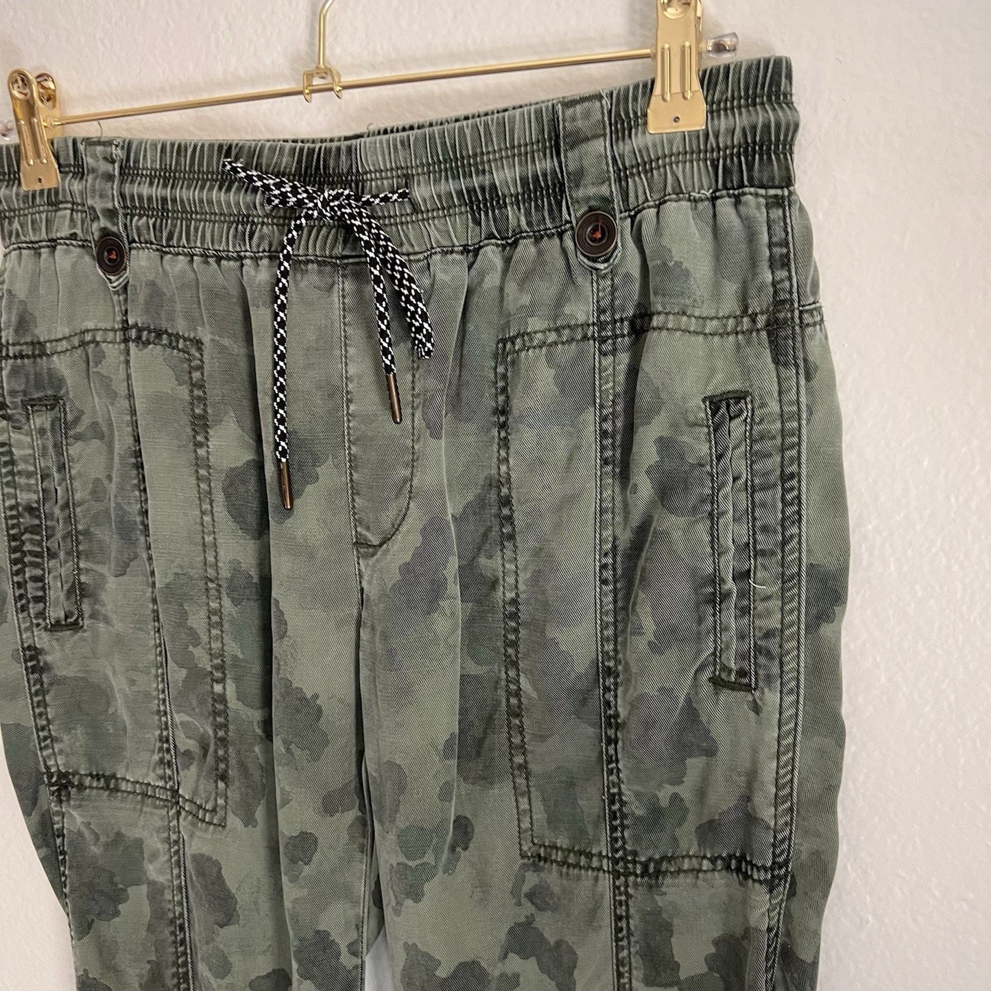 Anthropologie XS/30 Leda Utility Jogger Pants Green Camo Drawstring Comfort