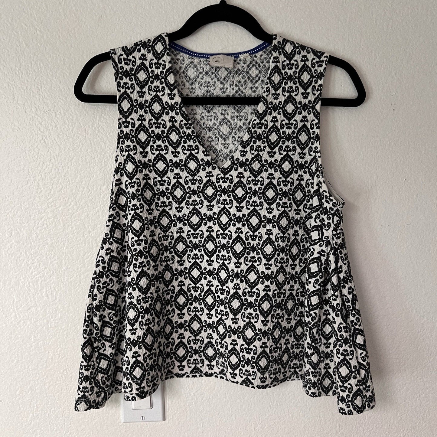 Anthropologie Postage Stamp V-Neck Soft Stretch Knit Swing Top Small Boho Print