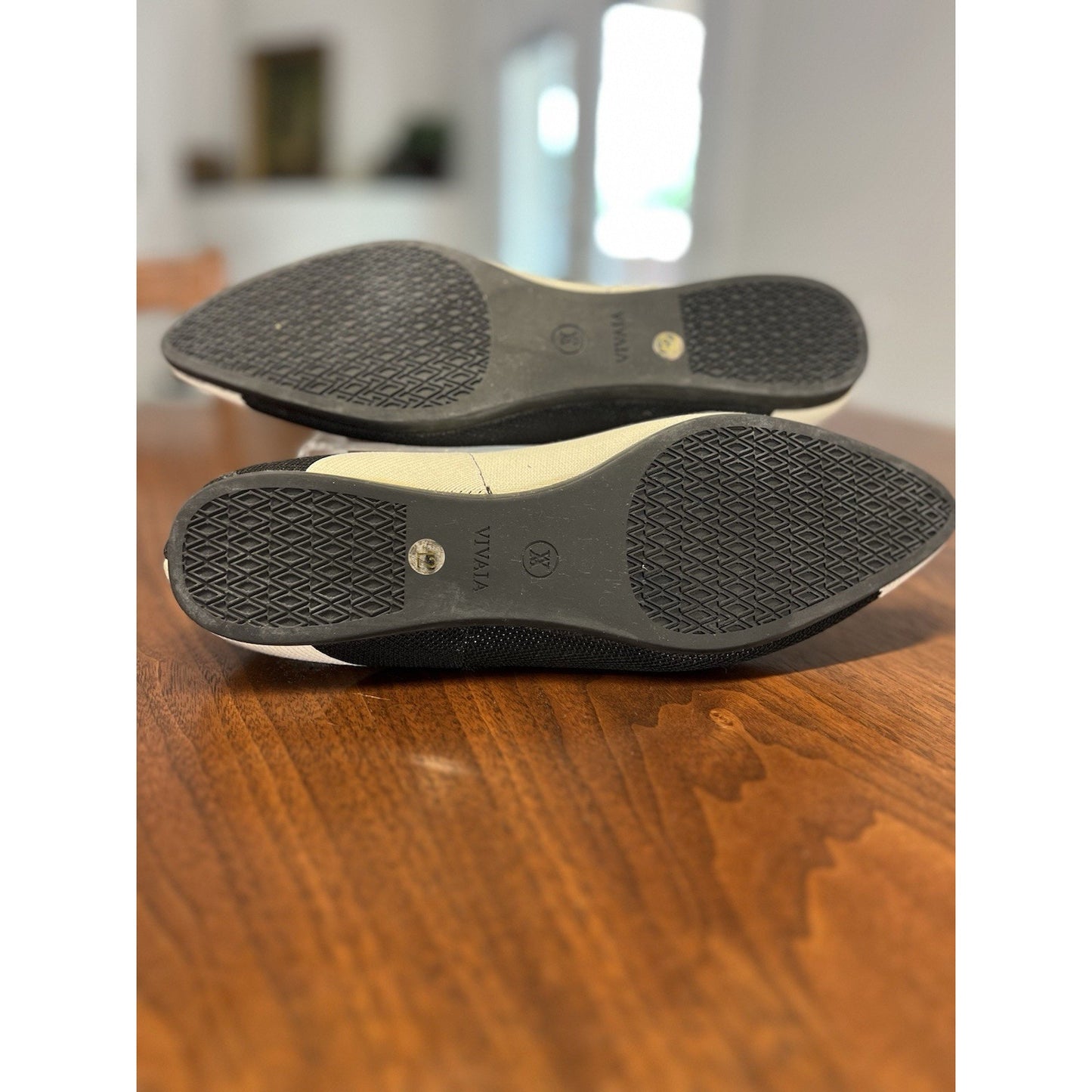 VIVAIA Valencia Womens Pointed Toe Knit Flats Black White Shoes Size 42 / 10 US